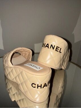 Chanel Dad Sandals CC logo Quilted Leather Platform mules size 38